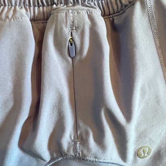 RARE Lululemon Hotty Hot Short ll *2.5” Size 4 In Hydrangea Blue - Picture 5 of 11
